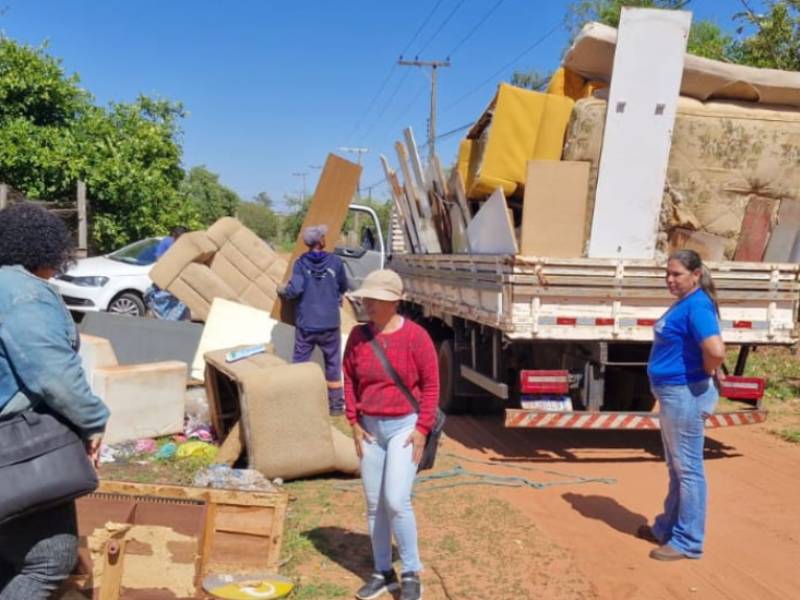 Mobilização de limpeza contra a dengue chega ao loteamento Rancho Alegre