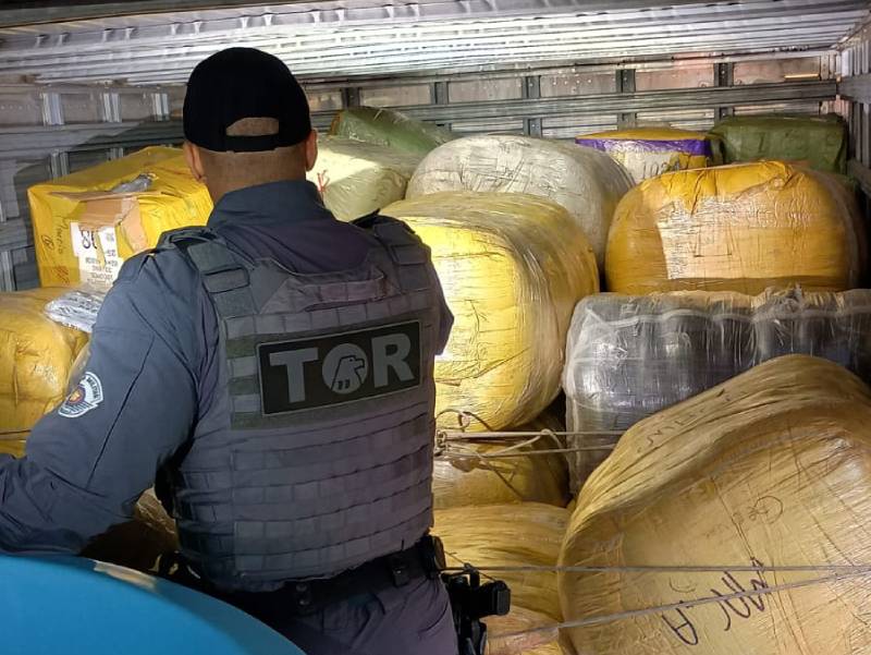 Polícia Rodoviária apreende R$2 milhões em mercadorias de descaminho em Santa Cruz do Rio Pardo