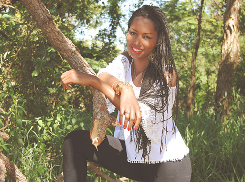 Bela e simpática, Natália Rocha prova que tem atitude de sobra