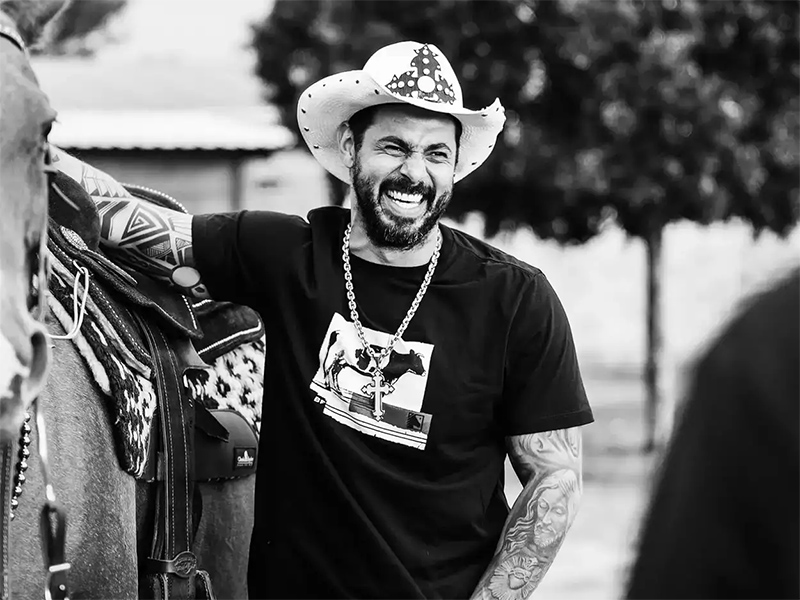 Cantor sertanejo João Carreiro morre aos 41 anos após cirurgia no coração