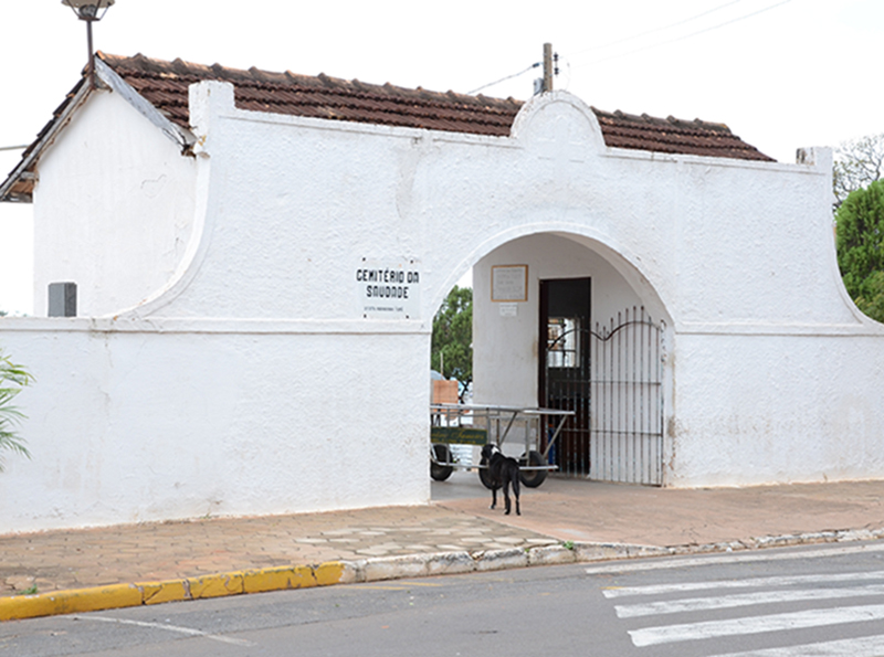 Túmulo é violado e caixão é quebrado dentro do cemitério de Tupã