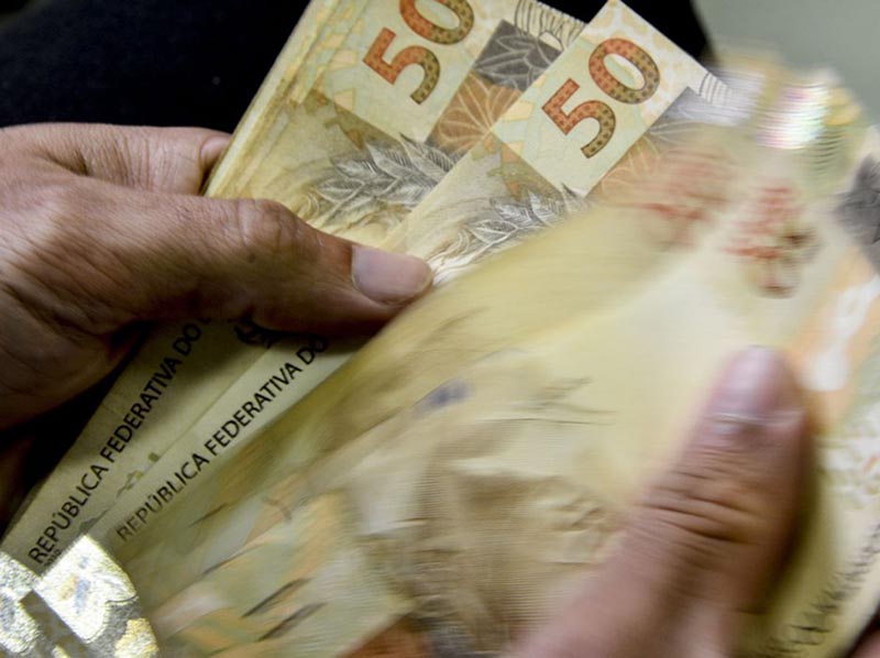 Lula confirma aumento do salário mínimo para R$ 1.320 em maio