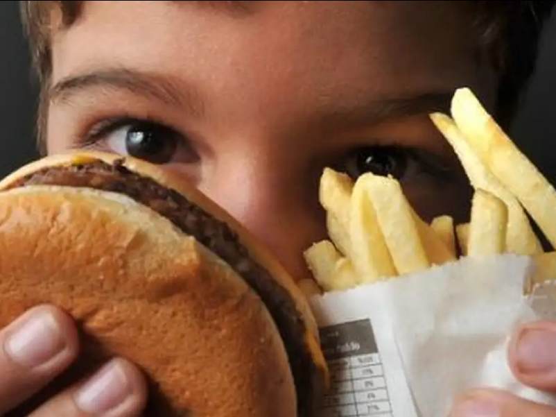 OMS lança guia para enfrentar obesidade em crianças e adolescentes
