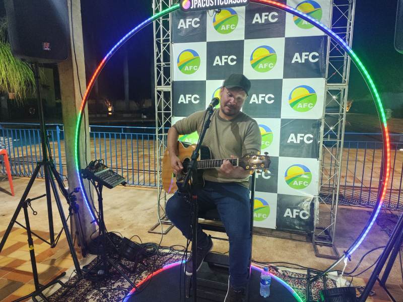 Show em comemoração ao Dia das Mães agita a Associação dos Funcionários da Cocal; veja fotos