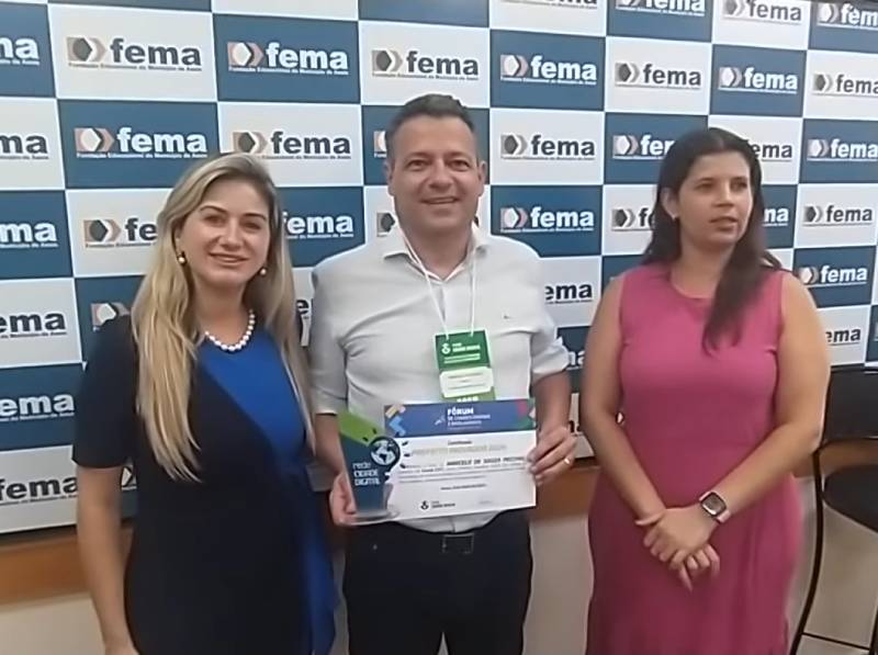 Prefeito Marcelo Pecchio recebe Prêmio de Prefeito Inovador pela implantação de câmeras de segurança