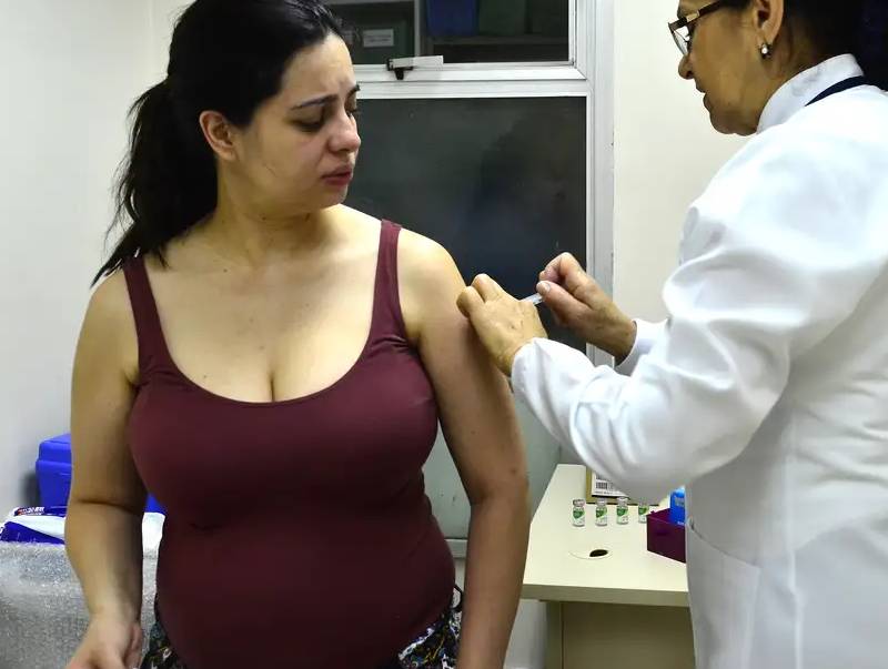 Saiba como será oferta de vacina que previne bronquiolite em bebês