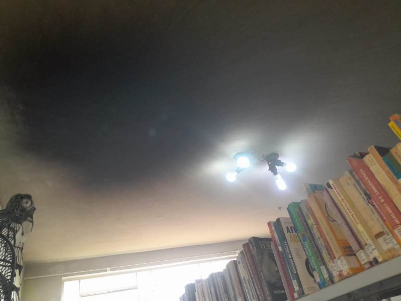 Principio de incêndio causa danos a objetos, livros e ao prédio da Biblioteca Municipal de Paraguaçu