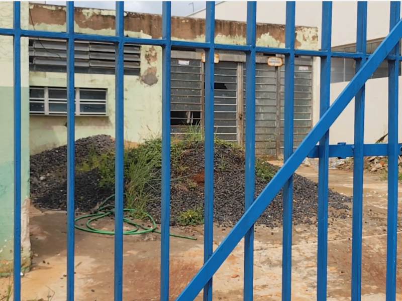 Obra do antigo Postão está há dois anos paralisada e sem explicações da Prefeitura