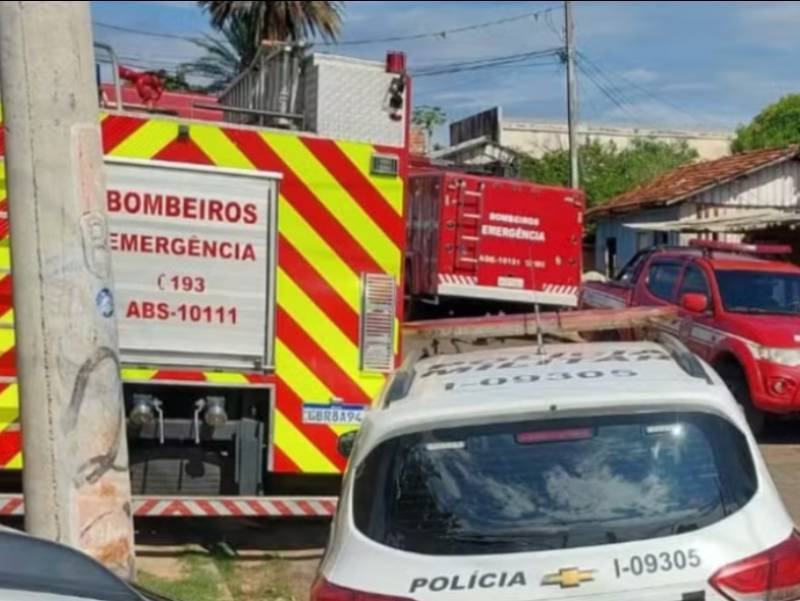 Bombeiros realizam operação para resgatar corpo em região de vales em Marília