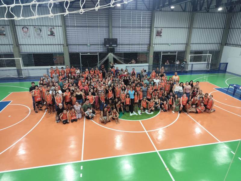 Associação de Basquete Paraguaçu realiza entrega de cerca de 190 uniformes de treinamento