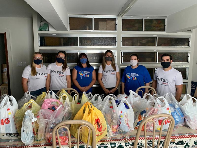 Alunos de Gestão Comercial da Fatec Assis em atitude solidária
