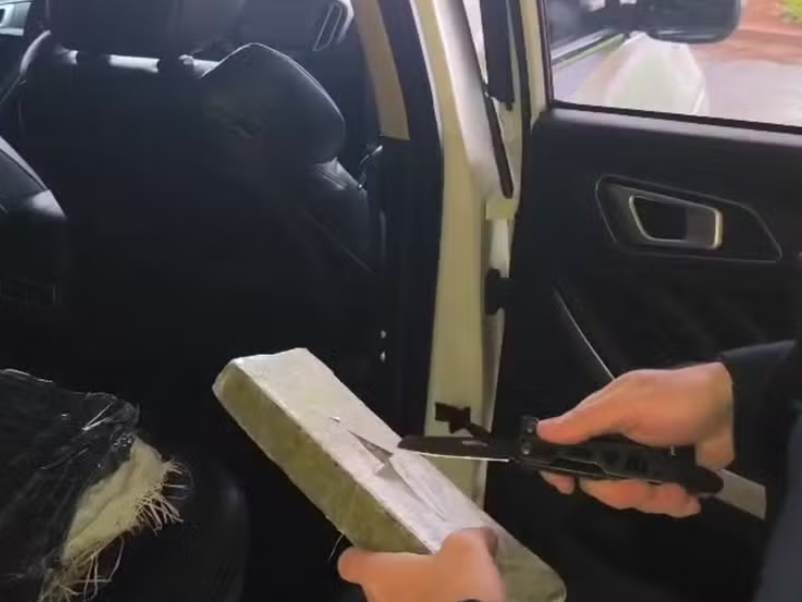 Motorista é flagrado com 20 quilos de maconha no banco traseiro de carro em Ourinhos