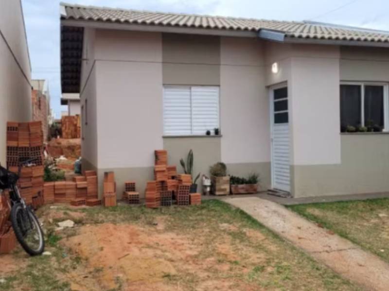 Corpo de mulher desaparecida é encontrado enterrado no quintal de casa em Marília