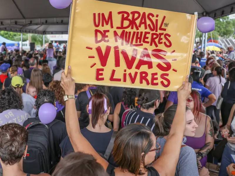 Órfãos de vítimas de feminicídio terão direito a pensão do INSS