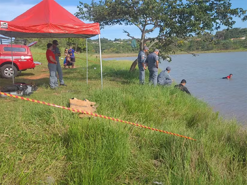 Corpo de Bombeiros faz buscas por homem que desapareceu em lagoa de Bauru