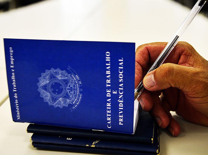 IBGE: desemprego recua para 8,1% no trimestre encerrado em novembro