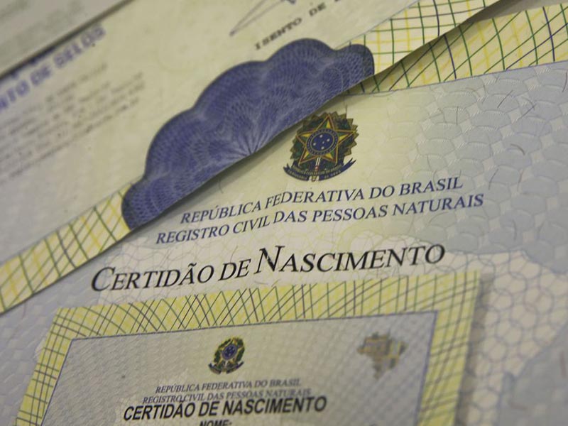 Campanha busca alterar certidões de nascimento com pai ausente