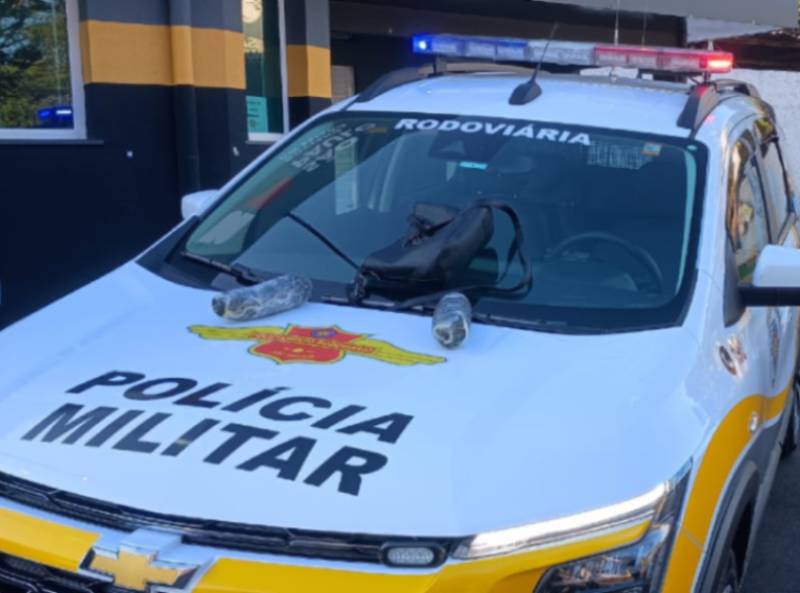 Mulher é presa em rodovia de Marília transportando dois pacotes de maconha na bolsa
