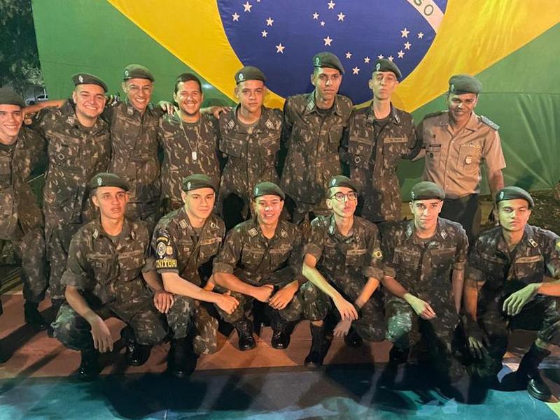 Vestido para formatura deals militar de dia