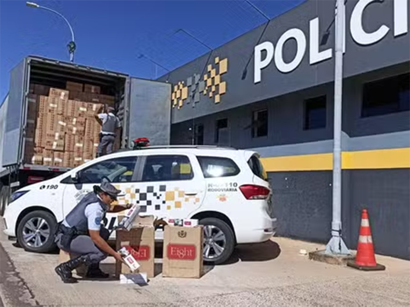 Polícia Rodoviária apreende 225 mil maços de cigarros contrabandeados do Paraguai em Bauru