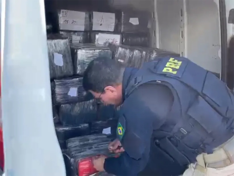 Homem de 28 anos é preso transportando mais de 700 quilos de maconha em rodovia de Marília
