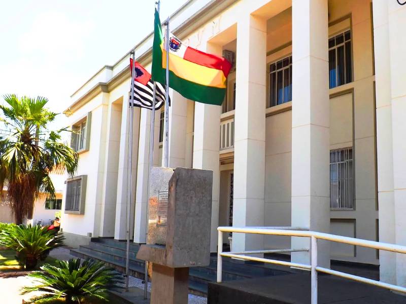 Prefeitura de Paraguaçu abre processo seletivo para professores com salários de até R$ 4 mil