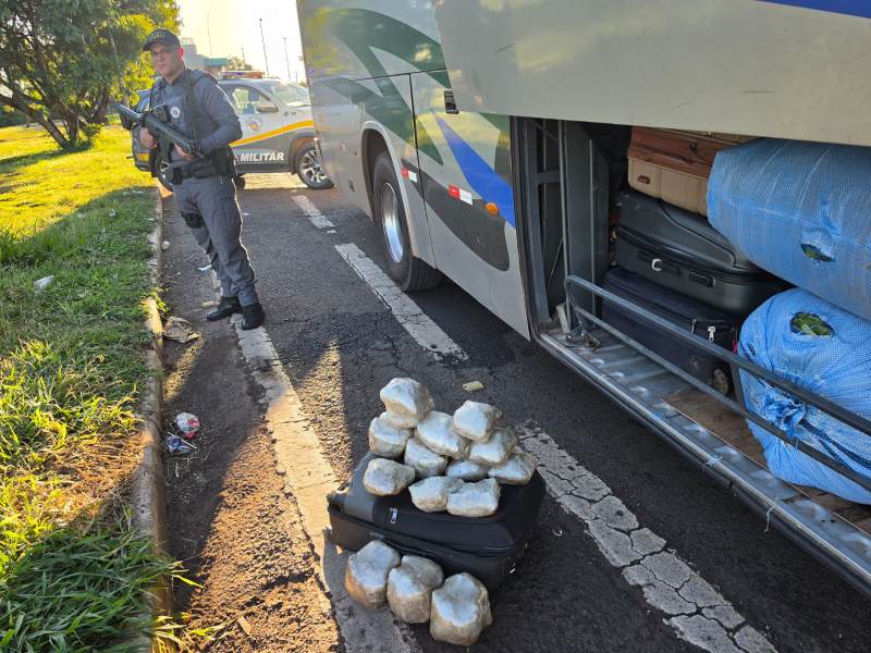 Tático Ostensivo Rodoviário prende três bolivianos com quase 600 kg de drogas em Palmital