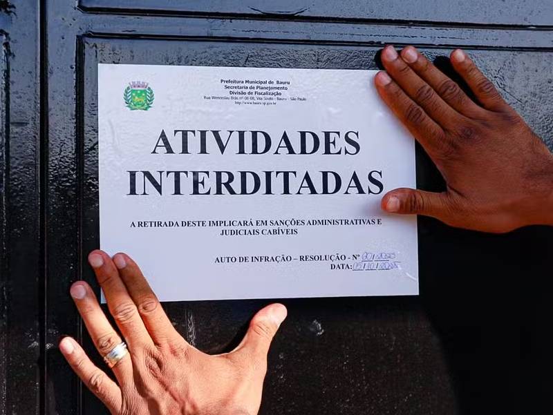 Cinco comércios são interditados em fiscalização contra adulteração de bebidas alcoólicas em Bauru