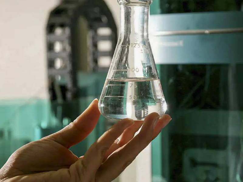 Intoxicação por metanol é diferente do abuso de álcool; veja os sinais