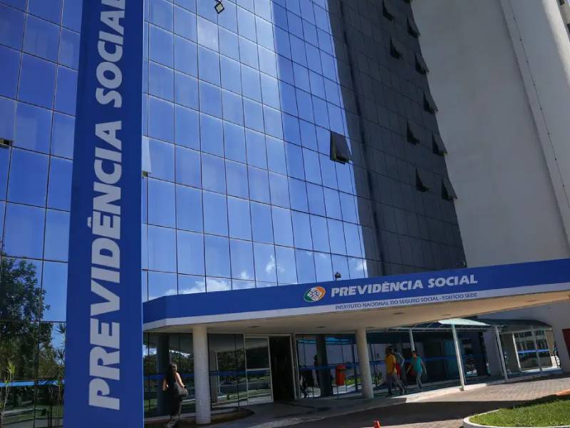 Fila do INSS cai ao menor nível em 21 meses, com 1,8 milhão de pedidos