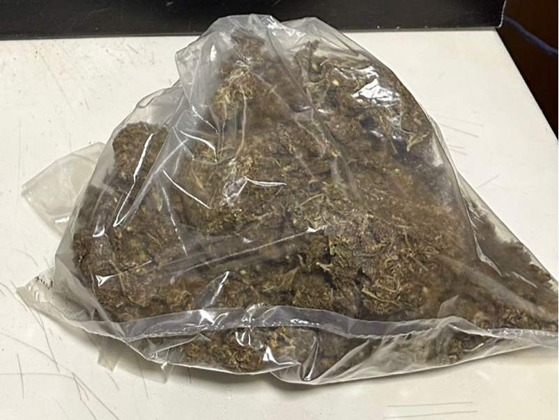 Policia Civil localiza drogas em veiculo durante pericia criminal