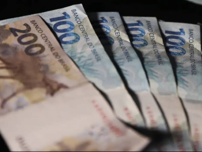 Brasileiros sacam R$ 318,37 milhões em valores a receber em junho