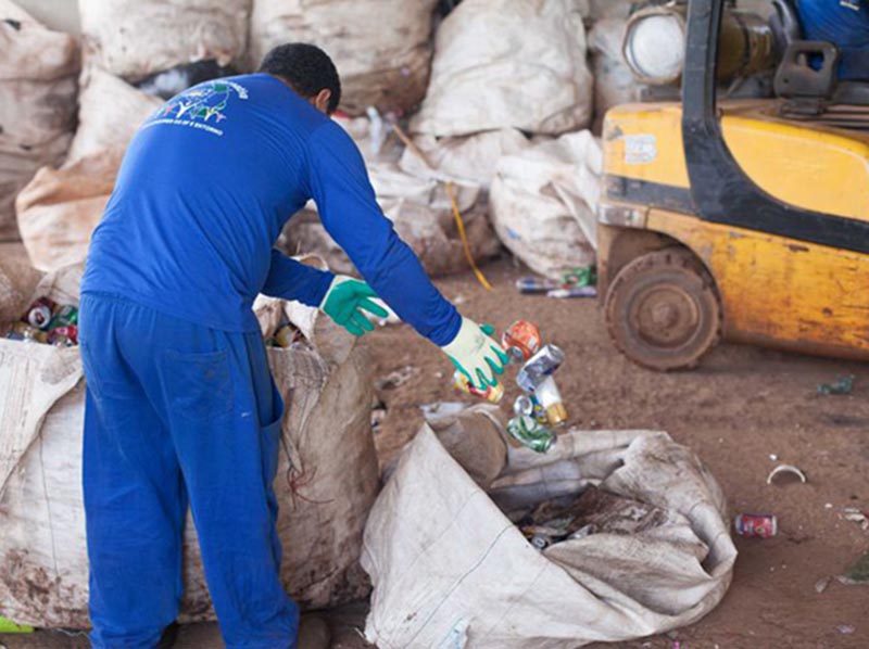 Índice de reciclagem no Brasil é de apenas 4%, diz Abrelpe