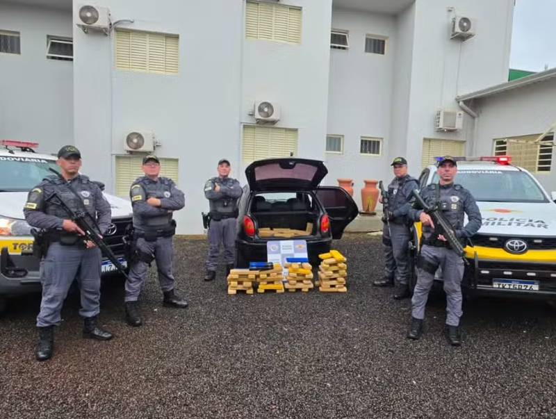 Polícia Rodoviária apreende 141 tabletes de maconha em Maracaí