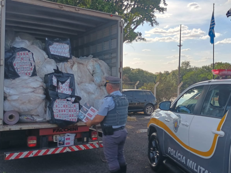 Polícia Rodoviária prende criminoso com cigarros contrabandeados na Raposo Tavares, em Assis