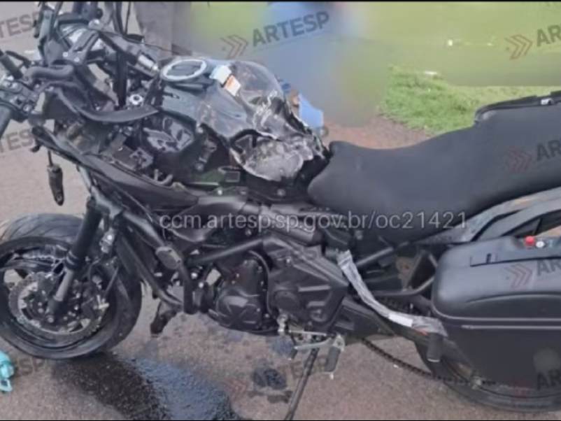 Acidente entre moto e carreta deixa um morto e um ferido grave na SP-270 em Paraguaçu Paulista