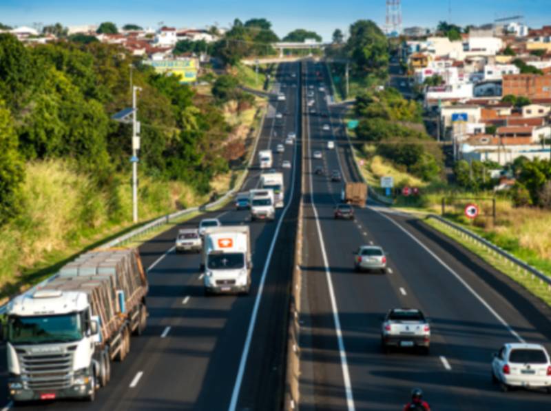 Mais de 400 mil veículos devem transitar durante o feriado prolongado nas rodovias da região