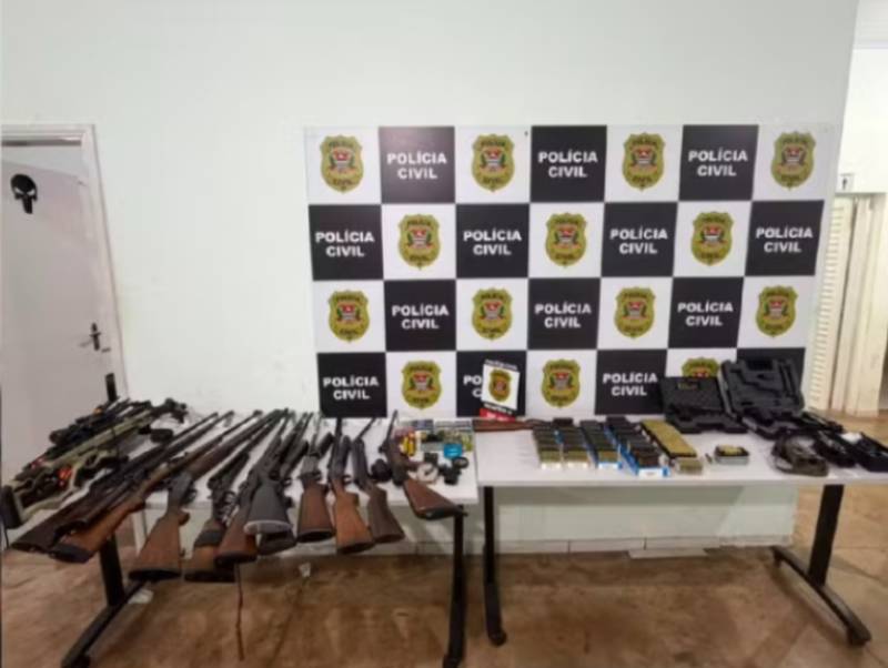 Polícia flagra arsenal com 17 armas de diferentes calibres e prende homem em Jaú