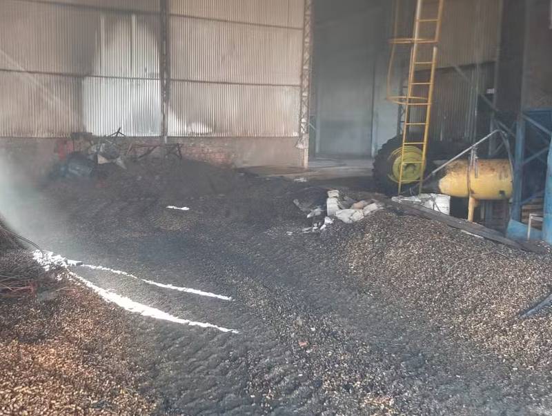 Incêndio atinge silos de secagem de amendoim e fogo destrói 2 mil sacas em Quintana