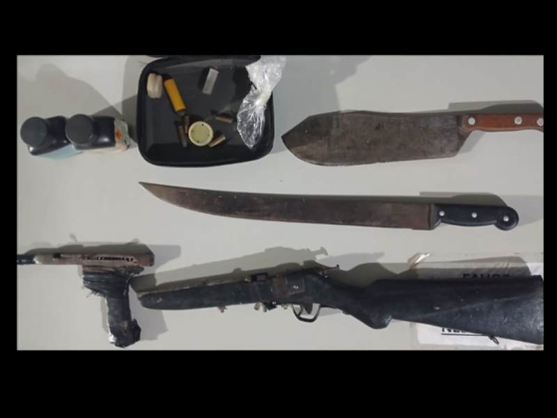 Homem é detido com armas artesanais e facões em bar de Paraguaçu Paulista
