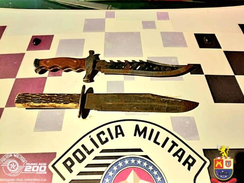 Homem é preso em Cândido Mota após invadir casa da mãe e ameaçar família com facas