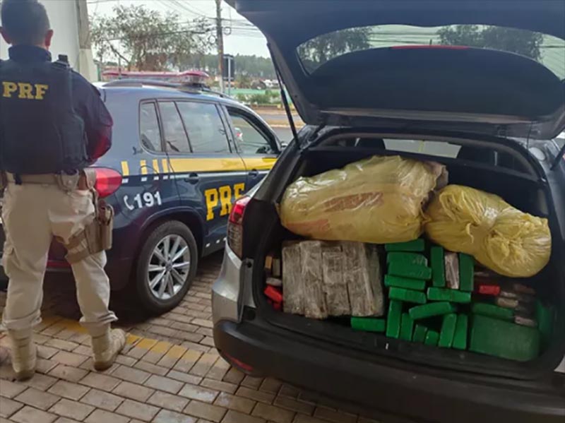 Carro é abandonado em rodovia com grande quantidade de drogas em Ourinhos