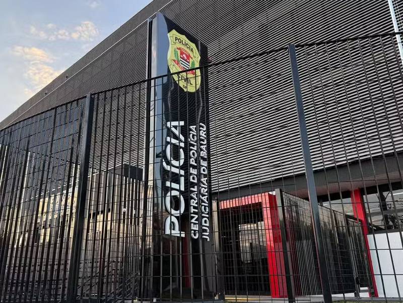 Mulher é presa por injúria racial após chamar policial de macaco em Bauru