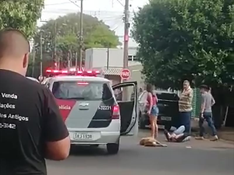Confusão entre policiais e moradores termina com 3 presos e cachorro morto a tiros em Paraguaçu