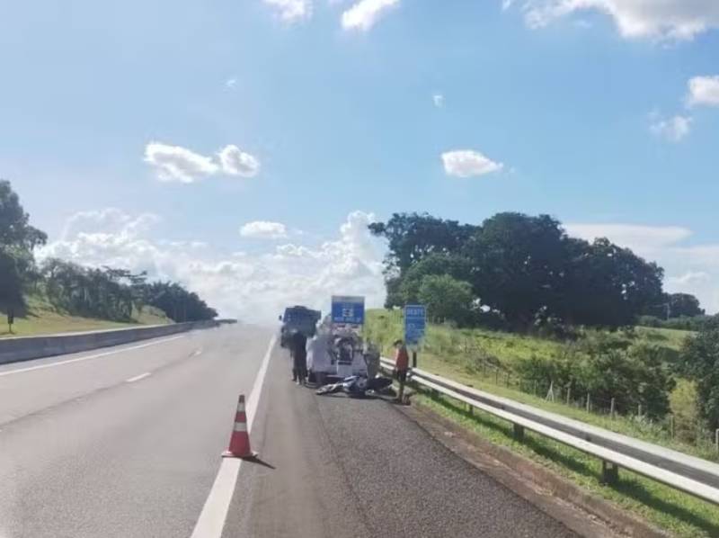 Motociclista morre após bater em defensa metálica em rodovia de Garça