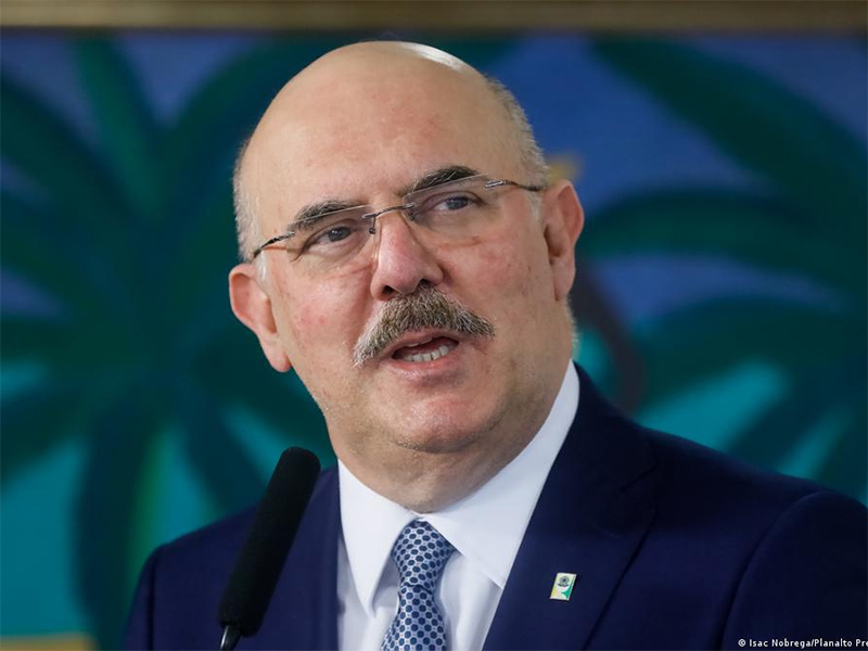Ministro da Educação pede exoneração do cargo