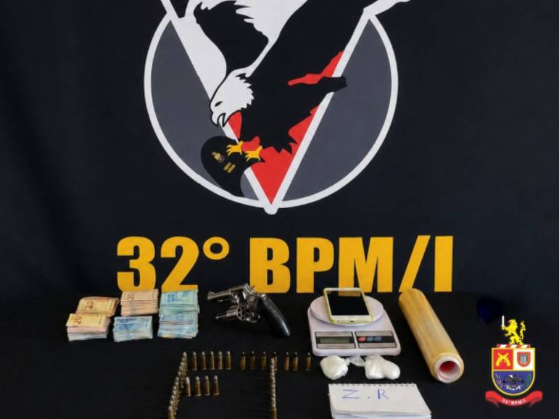 Operação policial apreende arma, munições e drogas em Assis