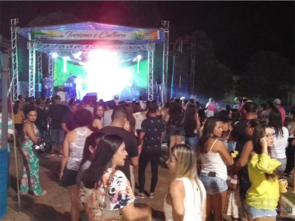 Grupo Ki Styllu reúne grande público na Praça da Fonte Luminosa no aniversário de Paraguaçu