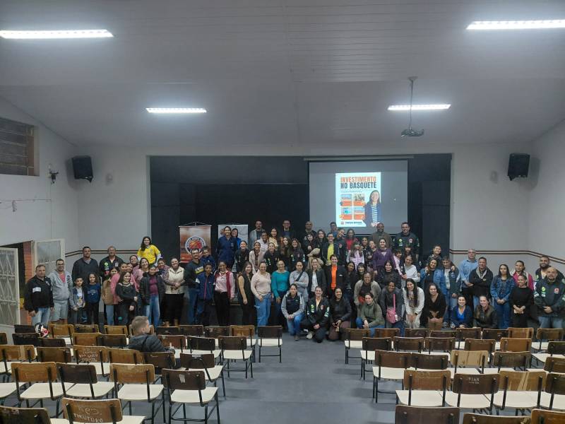 Associação de Basquete Paraguaçu reúne pais de alunos para prestação de contas sobre o projeto
