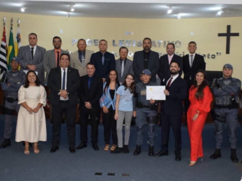 Câmara parabeniza a paraguaçuense Raquel Fraquim por ser a primeira mulher na Força Tática de Assis